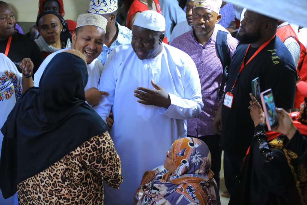 Matiang’i Joins Muslim Community for Iftar in Nyali, Mombasa