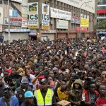 ⚽🔥 “GUNNERS TAKE OVER NAIROBI: ARCHIVES EXPLODE AS ARSENAL FANS PARADE EPL GLORY IN A COLORFUL STREET TAKEOVER!” 🔴⚪